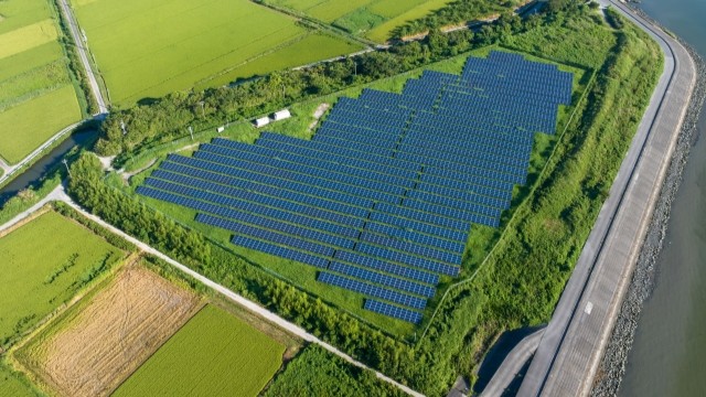 太陽光発電所　ドローン撮影