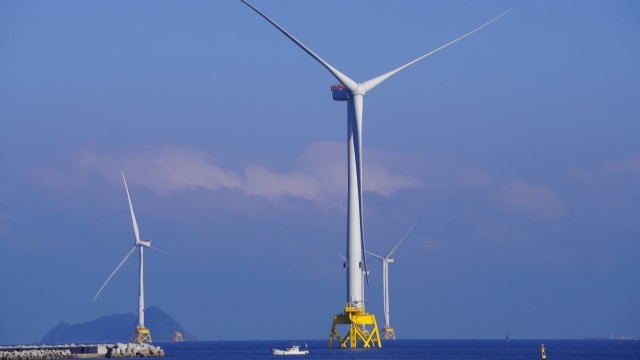 浮体式洋上風力発電の撮影